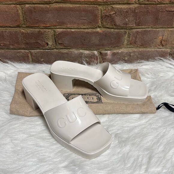 Gucci Women’s Nude Rubber Block Heel Slides Size 39 - Picture 1 of 13